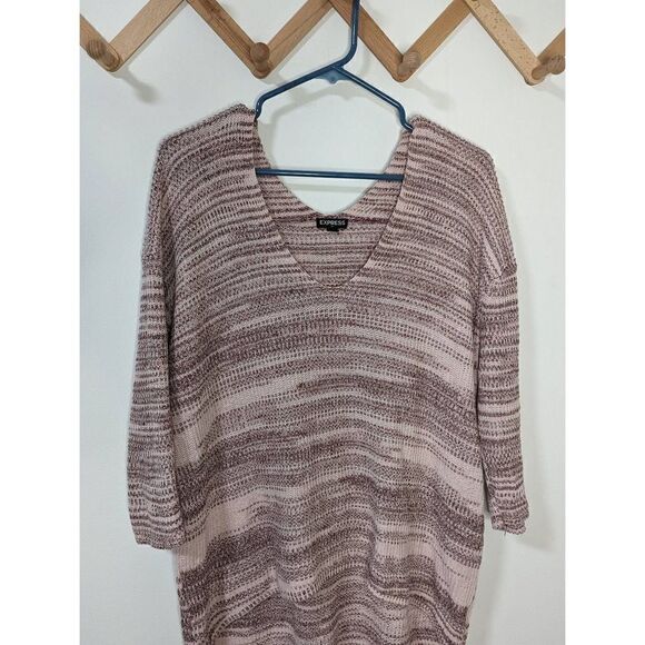 Express Women's Maroon and Cream V-Neck 3/4 Sleeve Sweater - Size M - Picture 2 of 6